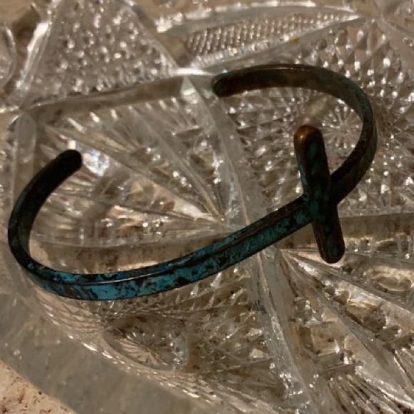 NWT 🌹Rustic jewelry design.. This piece is a turquoise Cross cuff style bracelet - Picture 8 of 15